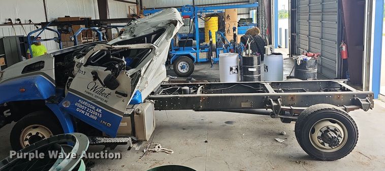 image for item DR3383 2020 Hino 268  truck cab and chassis