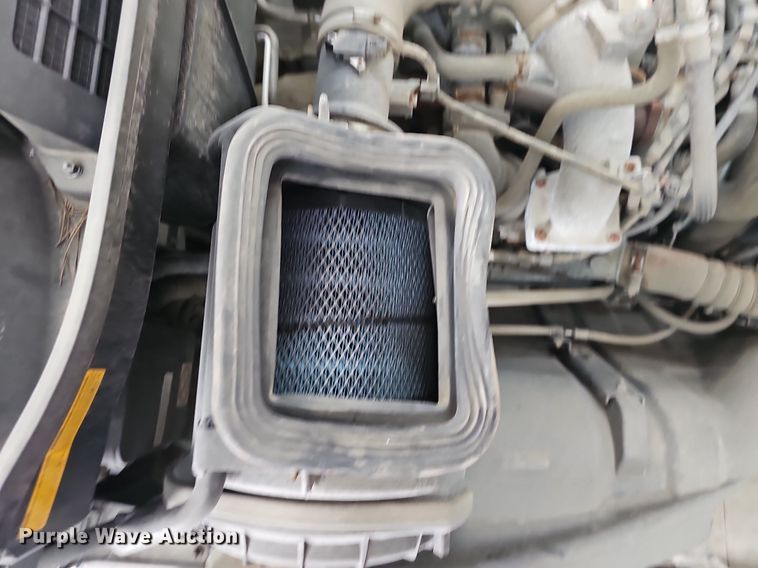 image for item DR3383 2020 Hino 268  truck cab and chassis