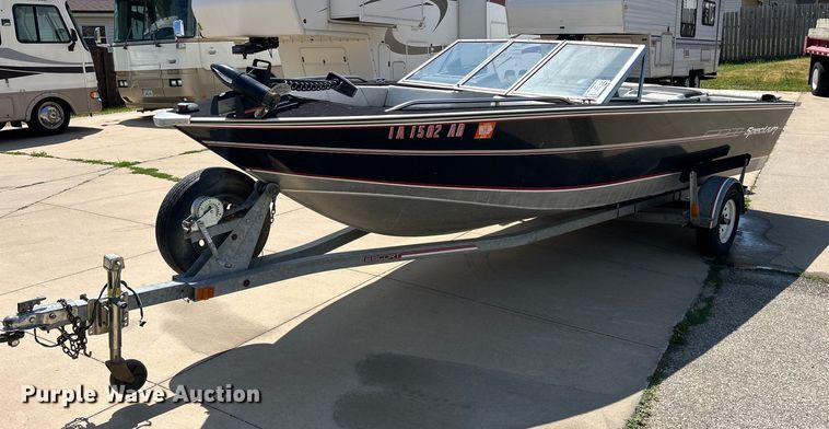 image for item DR4693 1990 Spectrum 18  boat