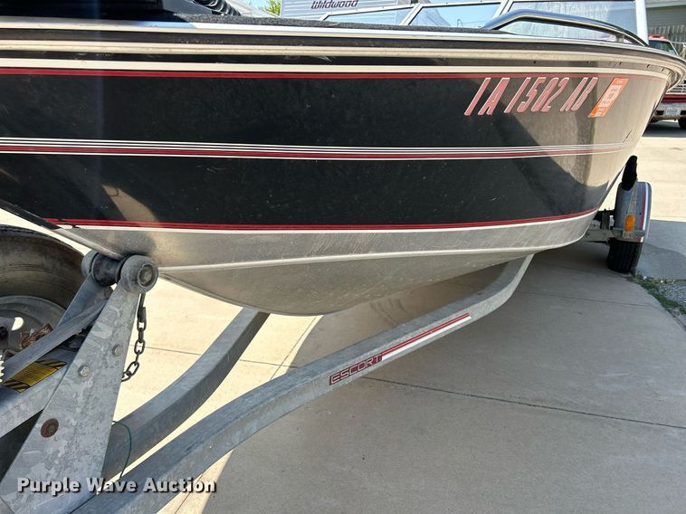 image for item DR4693 1990 Spectrum 18  boat