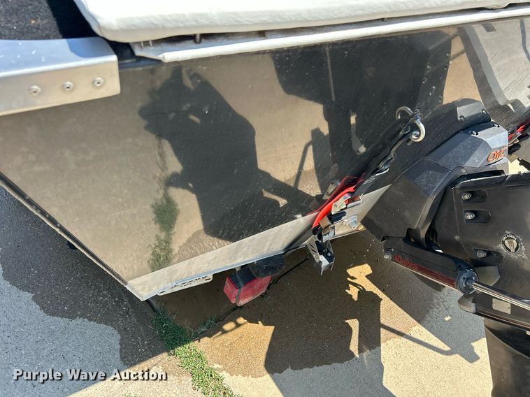 image for item DR4693 1990 Spectrum 18  boat