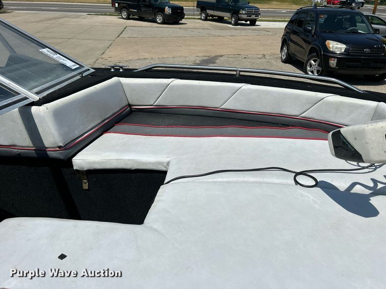 image for item DR4693 1990 Spectrum 18  boat