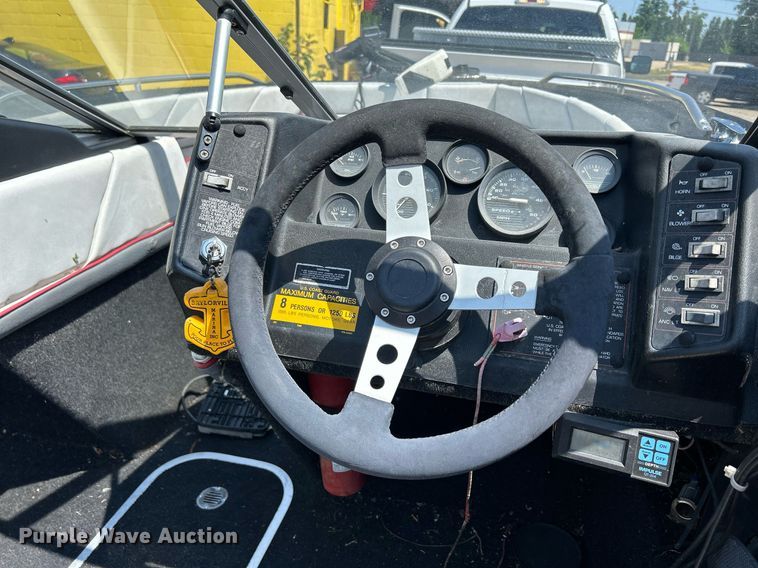 image for item DR4693 1990 Spectrum 18  boat