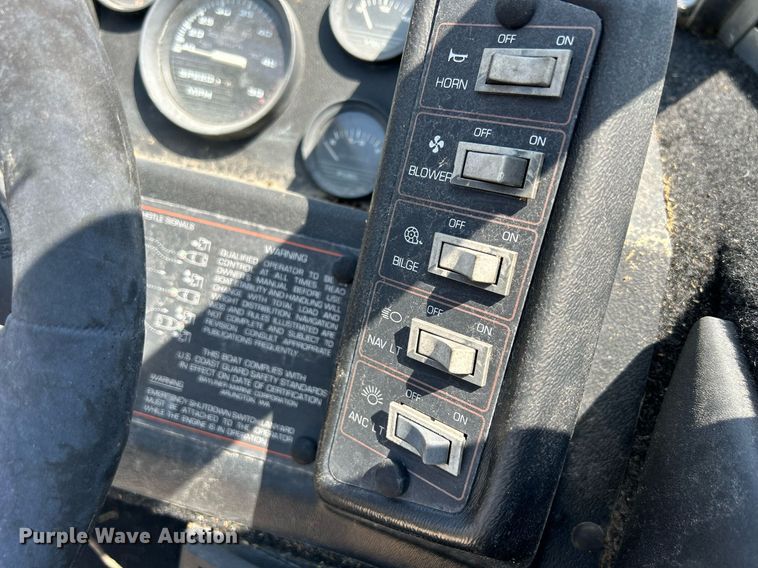 image for item DR4693 1990 Spectrum 18  boat