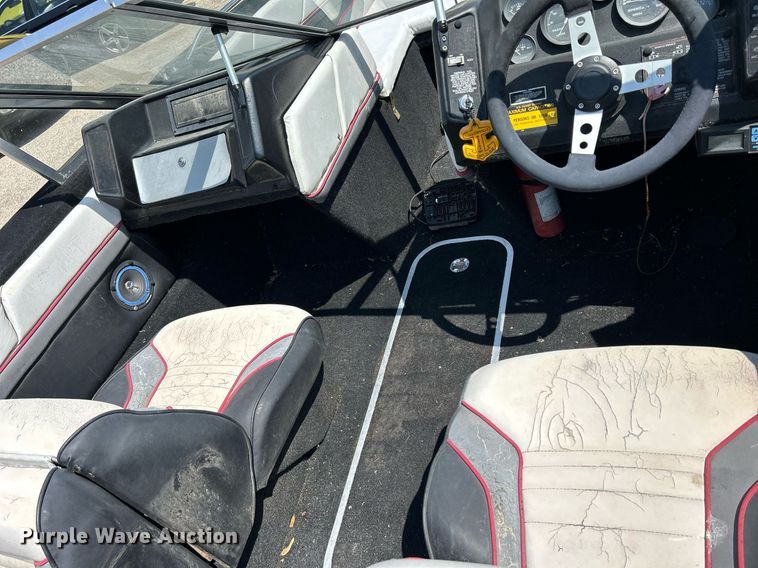 image for item DR4693 1990 Spectrum 18  boat