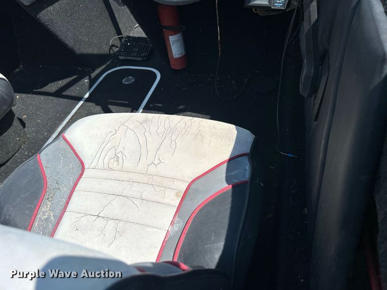 image for item DR4693 1990 Spectrum 18  boat