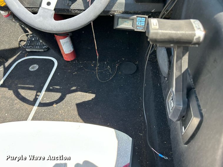 image for item DR4693 1990 Spectrum 18  boat