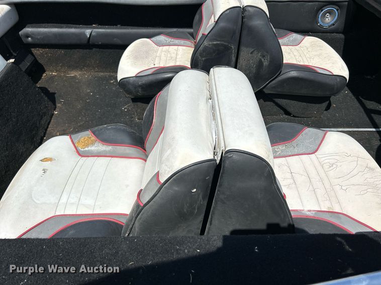 image for item DR4693 1990 Spectrum 18  boat