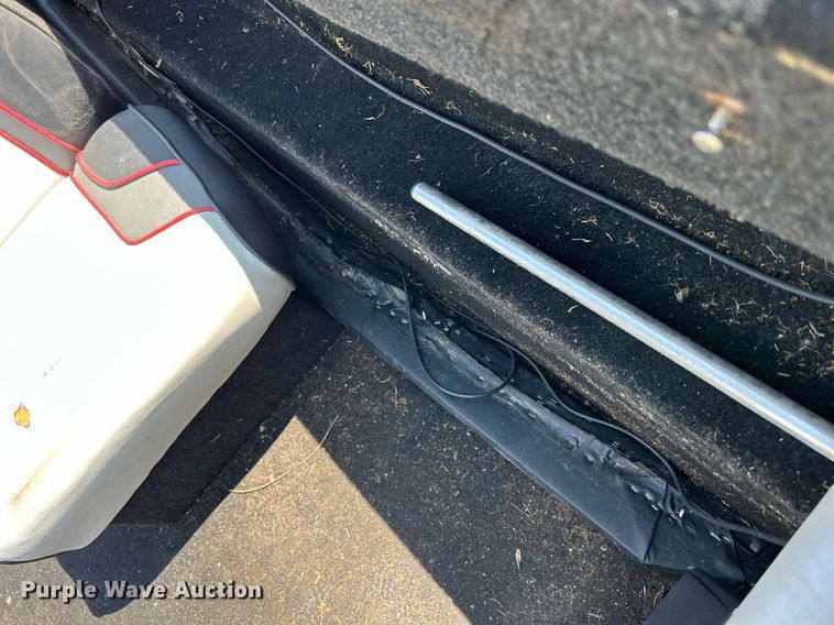 image for item DR4693 1990 Spectrum 18  boat