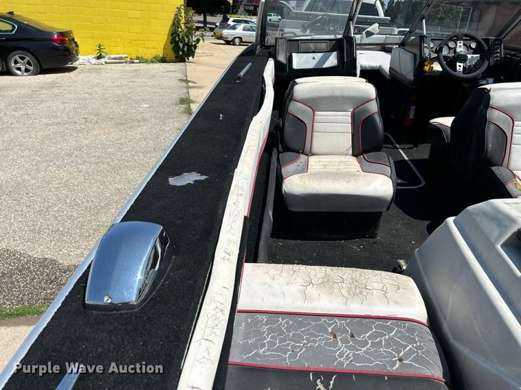 image for item DR4693 1990 Spectrum 18  boat