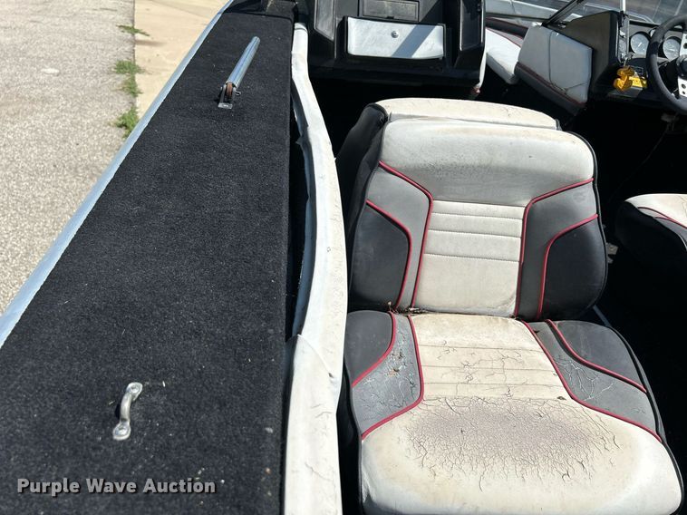 image for item DR4693 1990 Spectrum 18  boat