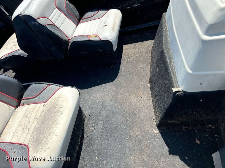 image for item DR4693 1990 Spectrum 18  boat