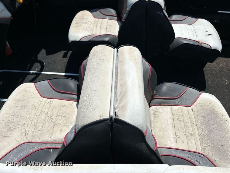 image for item DR4693 1990 Spectrum 18  boat