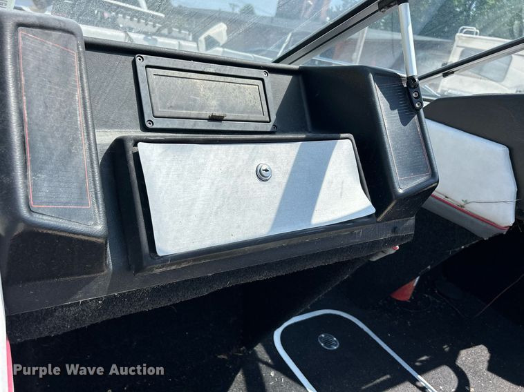 image for item DR4693 1990 Spectrum 18  boat