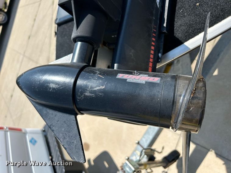 image for item DR4693 1990 Spectrum 18  boat