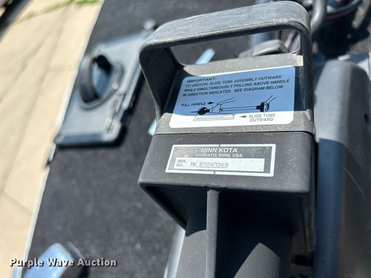 image for item DR4693 1990 Spectrum 18  boat