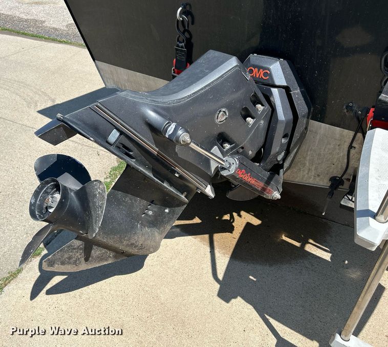 image for item DR4693 1990 Spectrum 18  boat