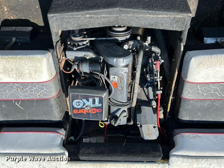 image for item DR4693 1990 Spectrum 18  boat