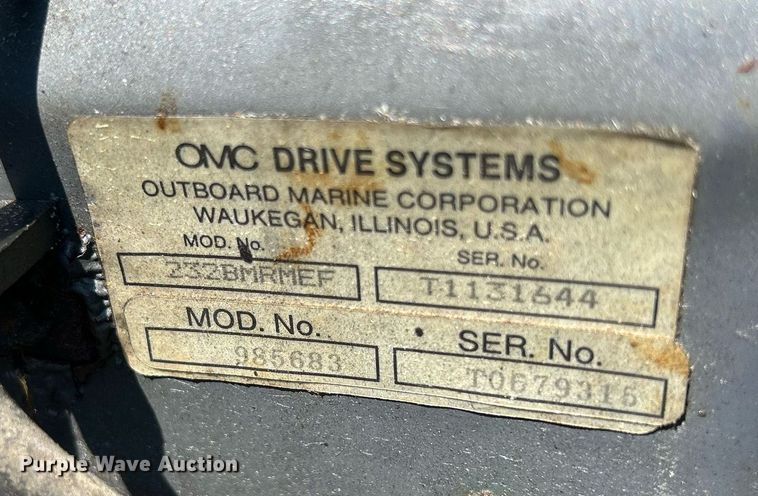 image for item DR4693 1990 Spectrum 18  boat