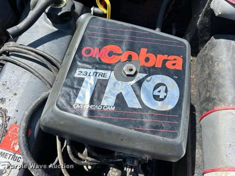 image for item DR4693 1990 Spectrum 18  boat