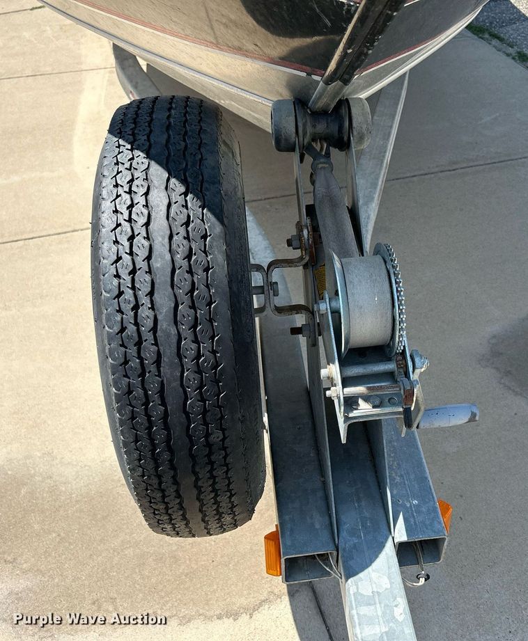 image for item DR4693 1990 Spectrum 18  boat