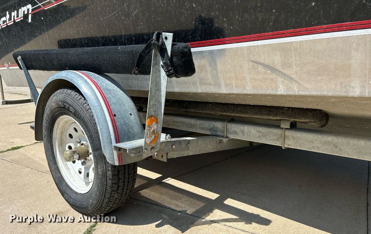 image for item DR4693 1990 Spectrum 18  boat