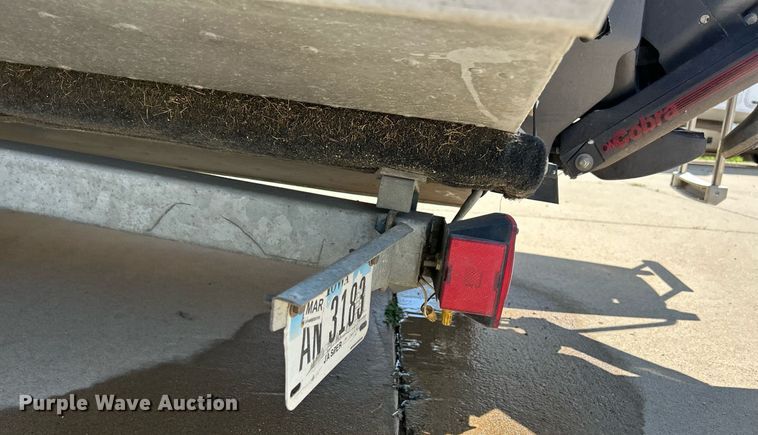 image for item DR4693 1990 Spectrum 18  boat