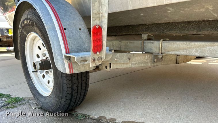 image for item DR4693 1990 Spectrum 18  boat