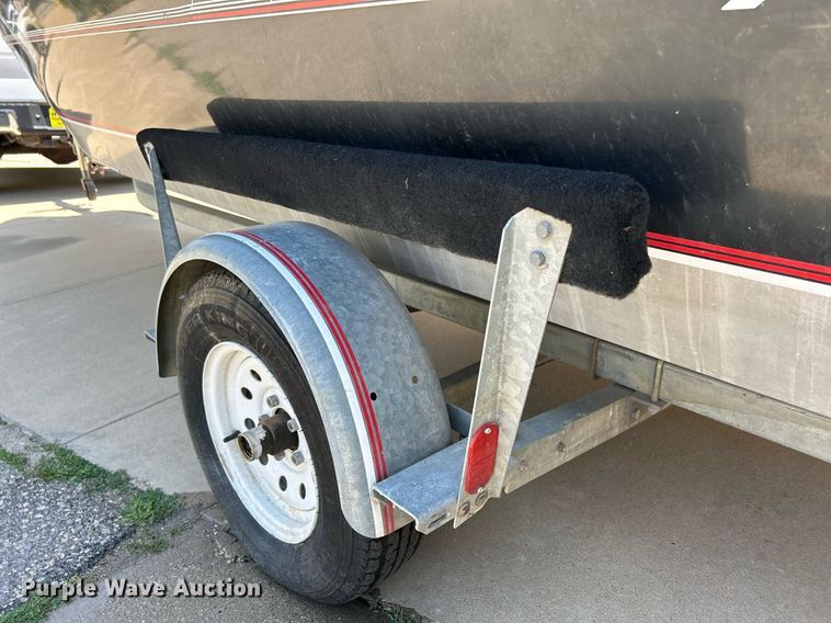 image for item DR4693 1990 Spectrum 18  boat