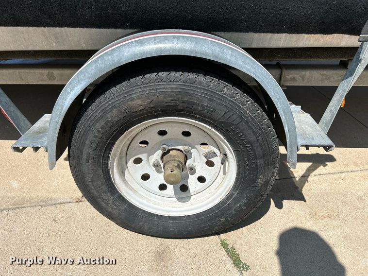 image for item DR4693 1990 Spectrum 18  boat