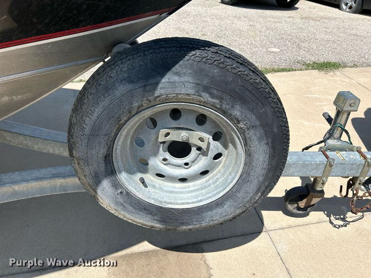 image for item DR4693 1990 Spectrum 18  boat