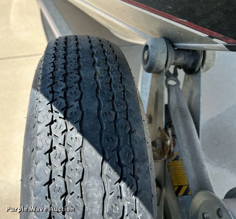 image for item DR4693 1990 Spectrum 18  boat