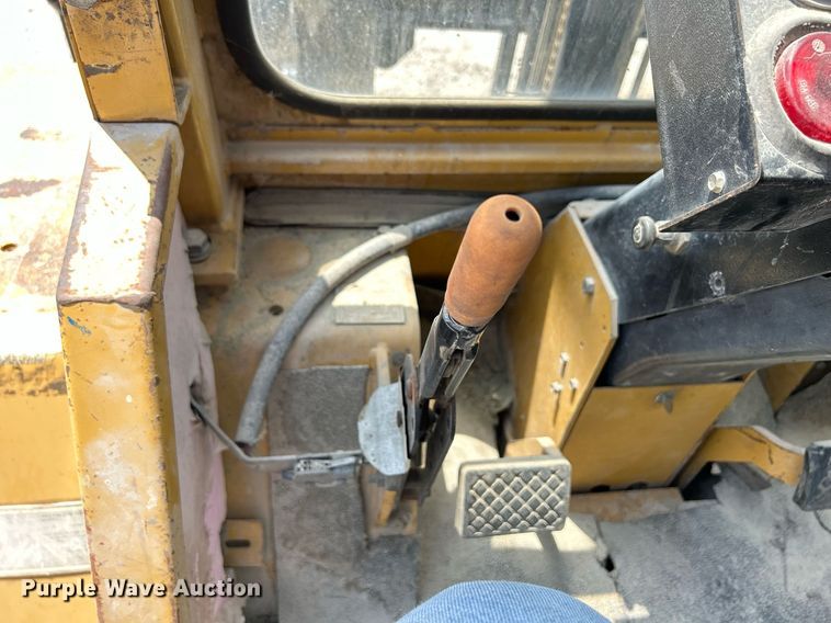 image for item DR4701 Eagle Picher R80  forklift