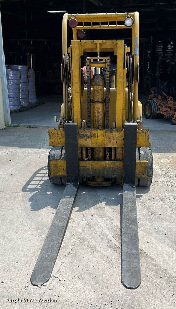 image for item DR4702 Caterpillar T120C  forklift