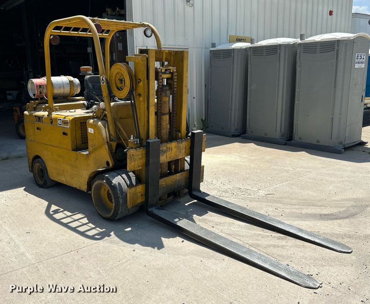 image for item DR4702 Caterpillar T120C  forklift