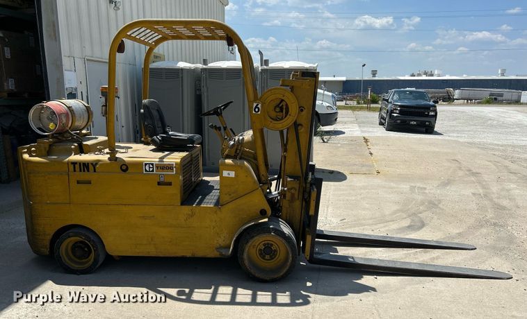 image for item DR4702 Caterpillar T120C  forklift