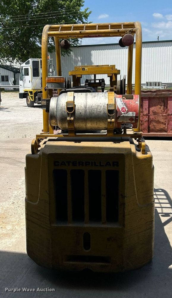 image for item DR4702 Caterpillar T120C  forklift