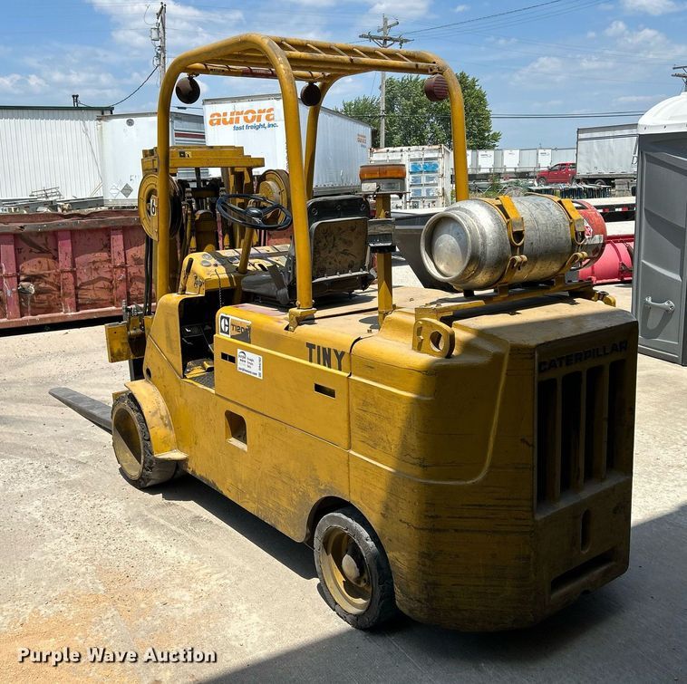 image for item DR4702 Caterpillar T120C  forklift