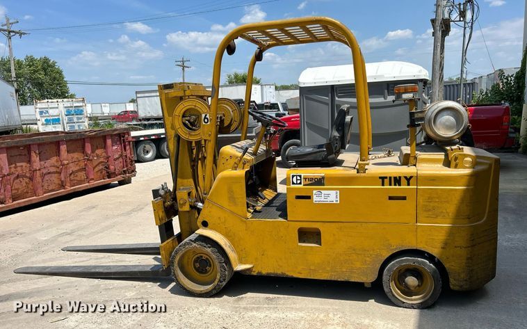 image for item DR4702 Caterpillar T120C  forklift
