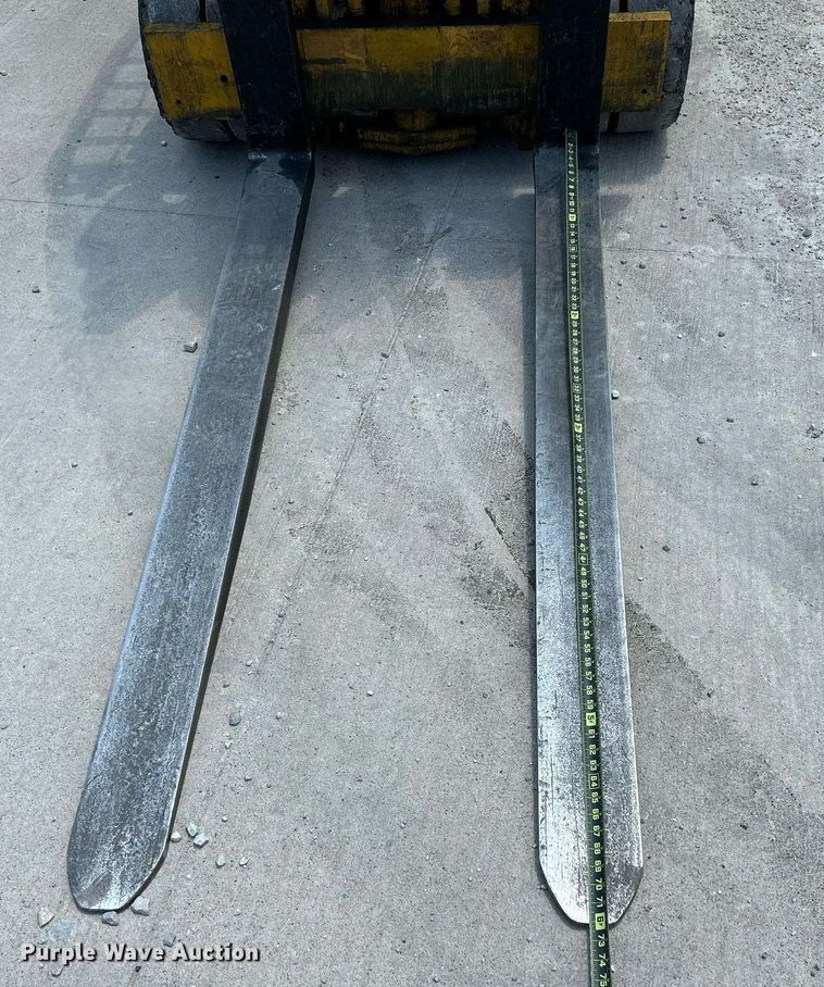 image for item DR4702 Caterpillar T120C  forklift