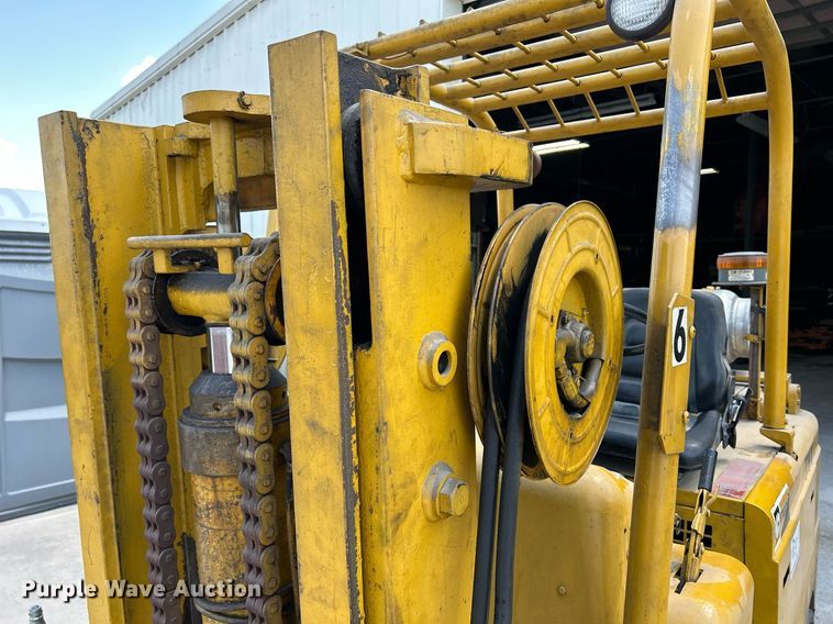 image for item DR4702 Caterpillar T120C  forklift