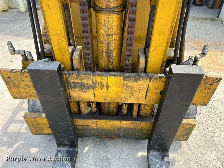 image for item DR4702 Caterpillar T120C  forklift