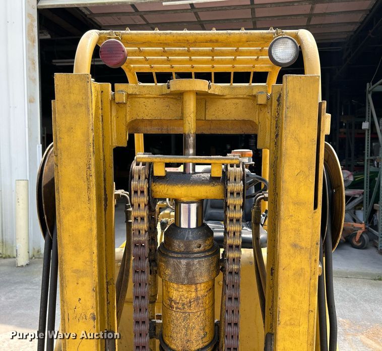 image for item DR4702 Caterpillar T120C  forklift