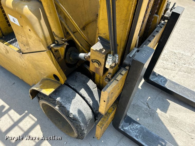 image for item DR4702 Caterpillar T120C  forklift