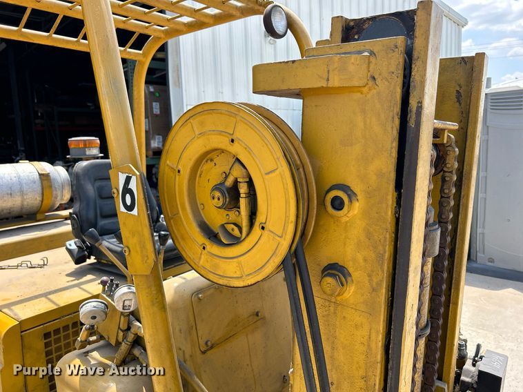 image for item DR4702 Caterpillar T120C  forklift