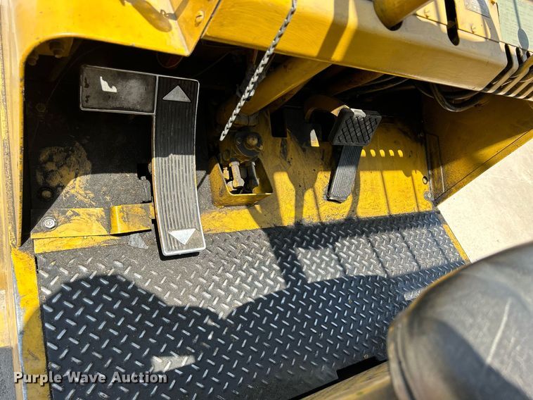 image for item DR4702 Caterpillar T120C  forklift
