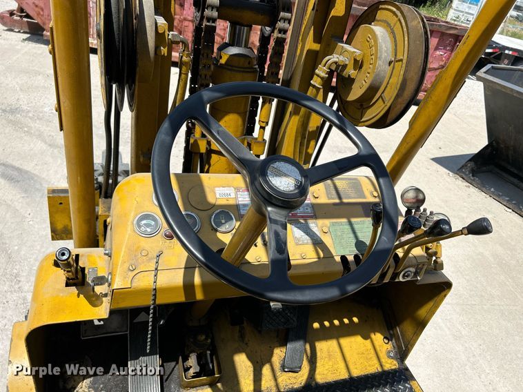 image for item DR4702 Caterpillar T120C  forklift