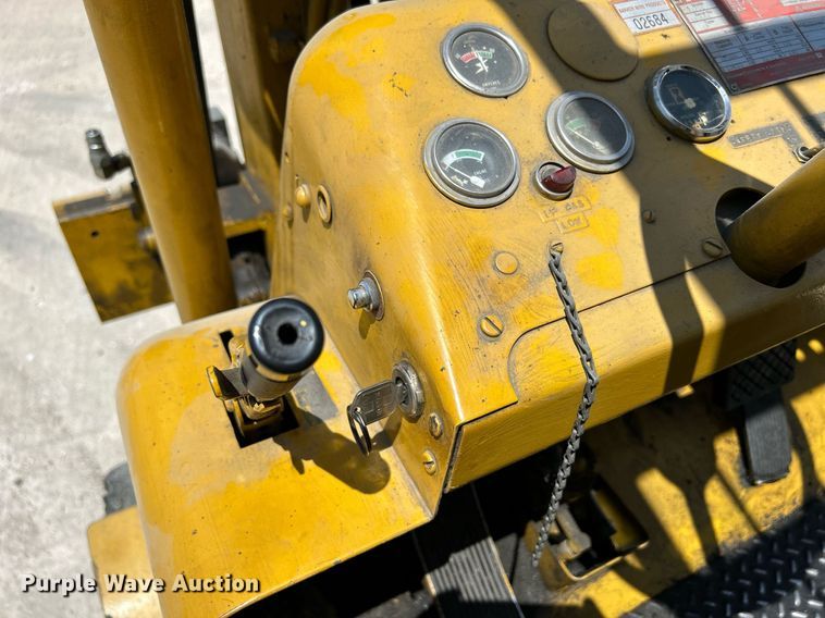 image for item DR4702 Caterpillar T120C  forklift