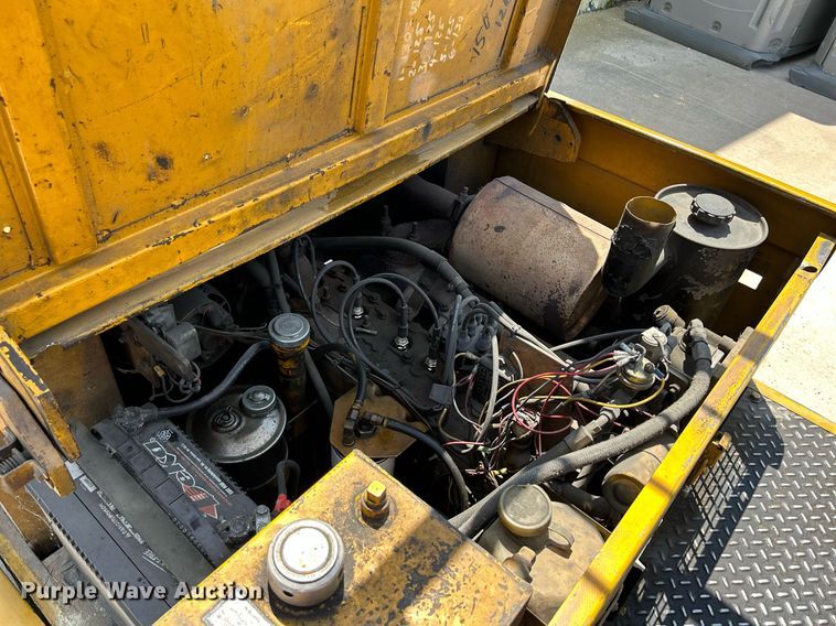 image for item DR4702 Caterpillar T120C  forklift