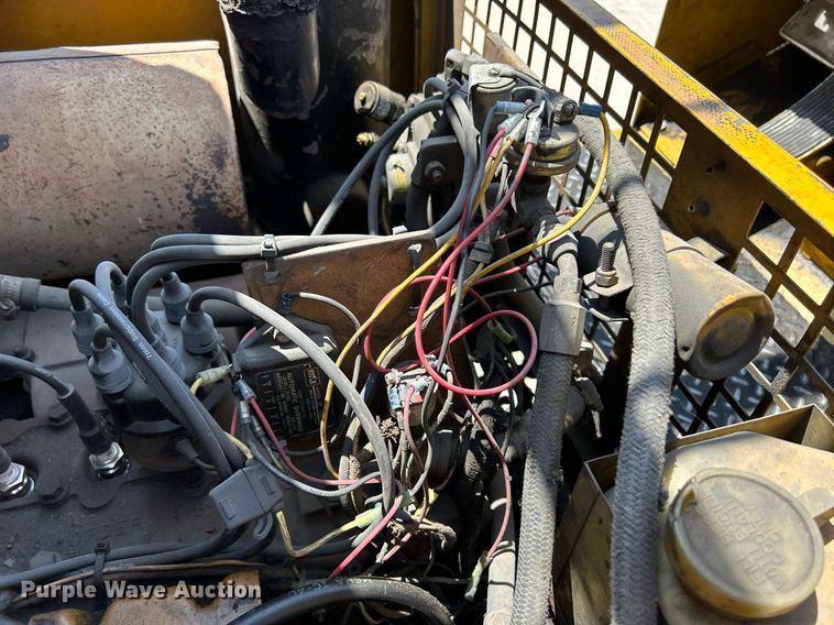 image for item DR4702 Caterpillar T120C  forklift